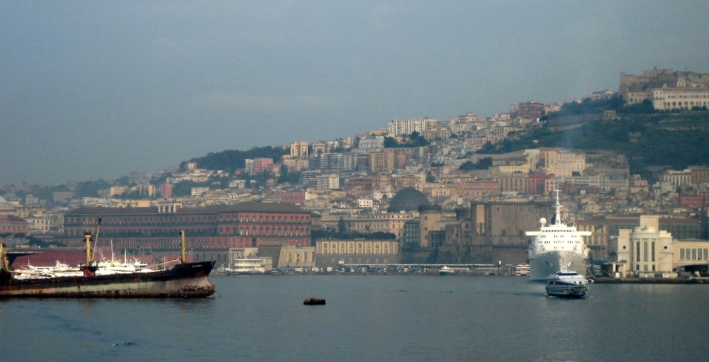 Puerto de Puerto de Nápoles, Italia