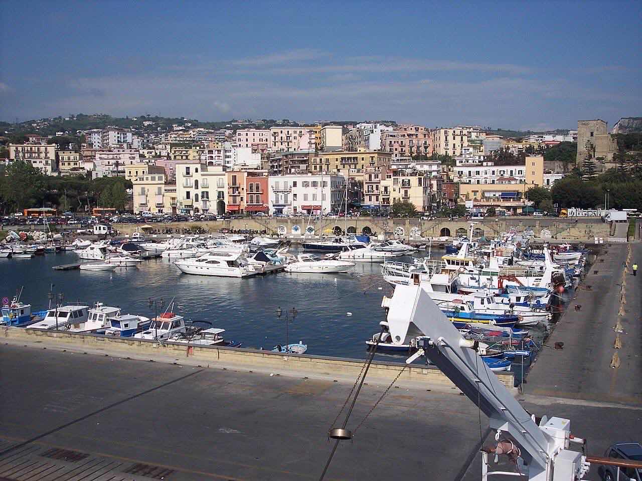 Puerto de Pozzuoli, Italia