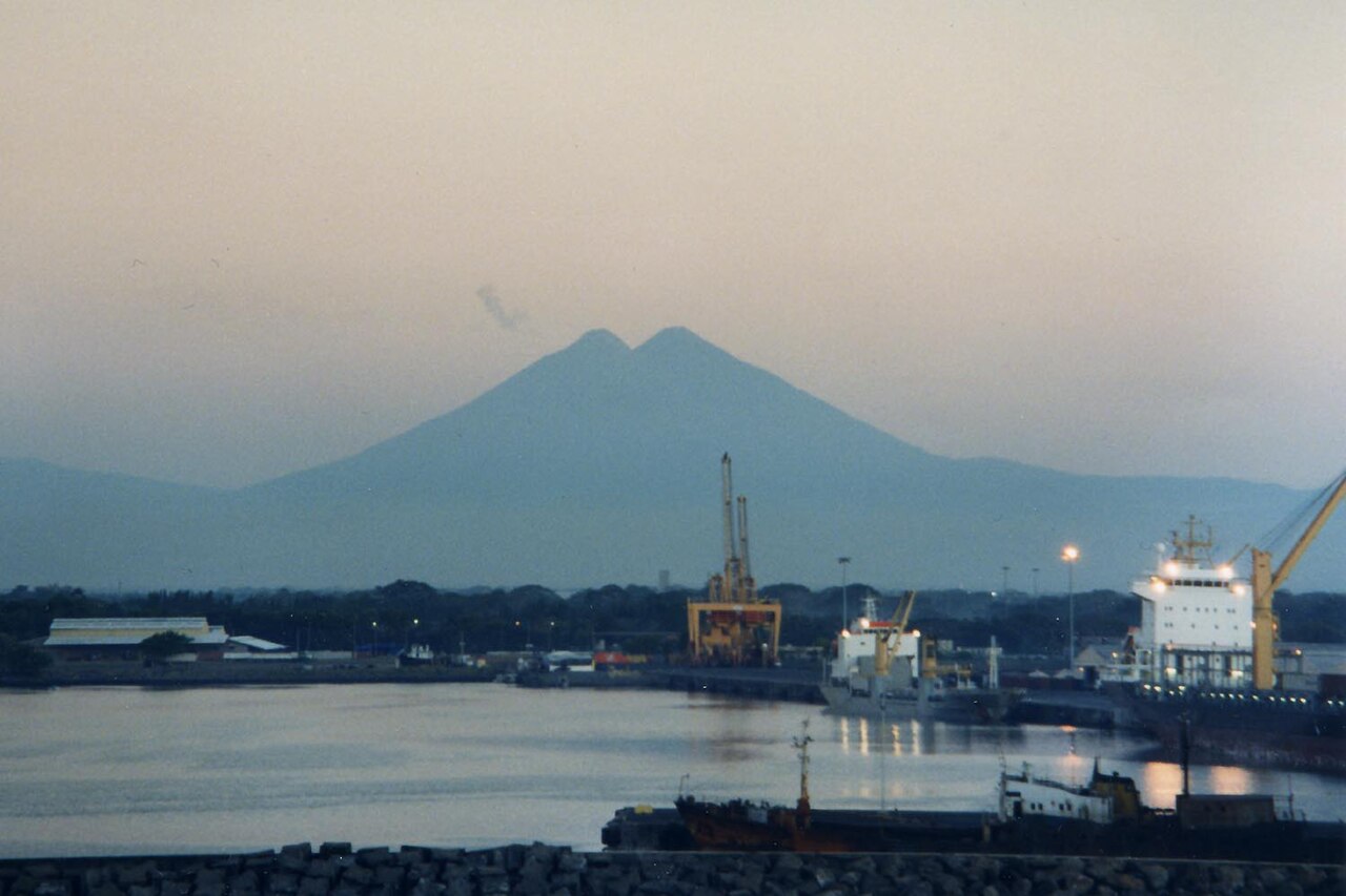 Puerto Quetzal港，危地马拉