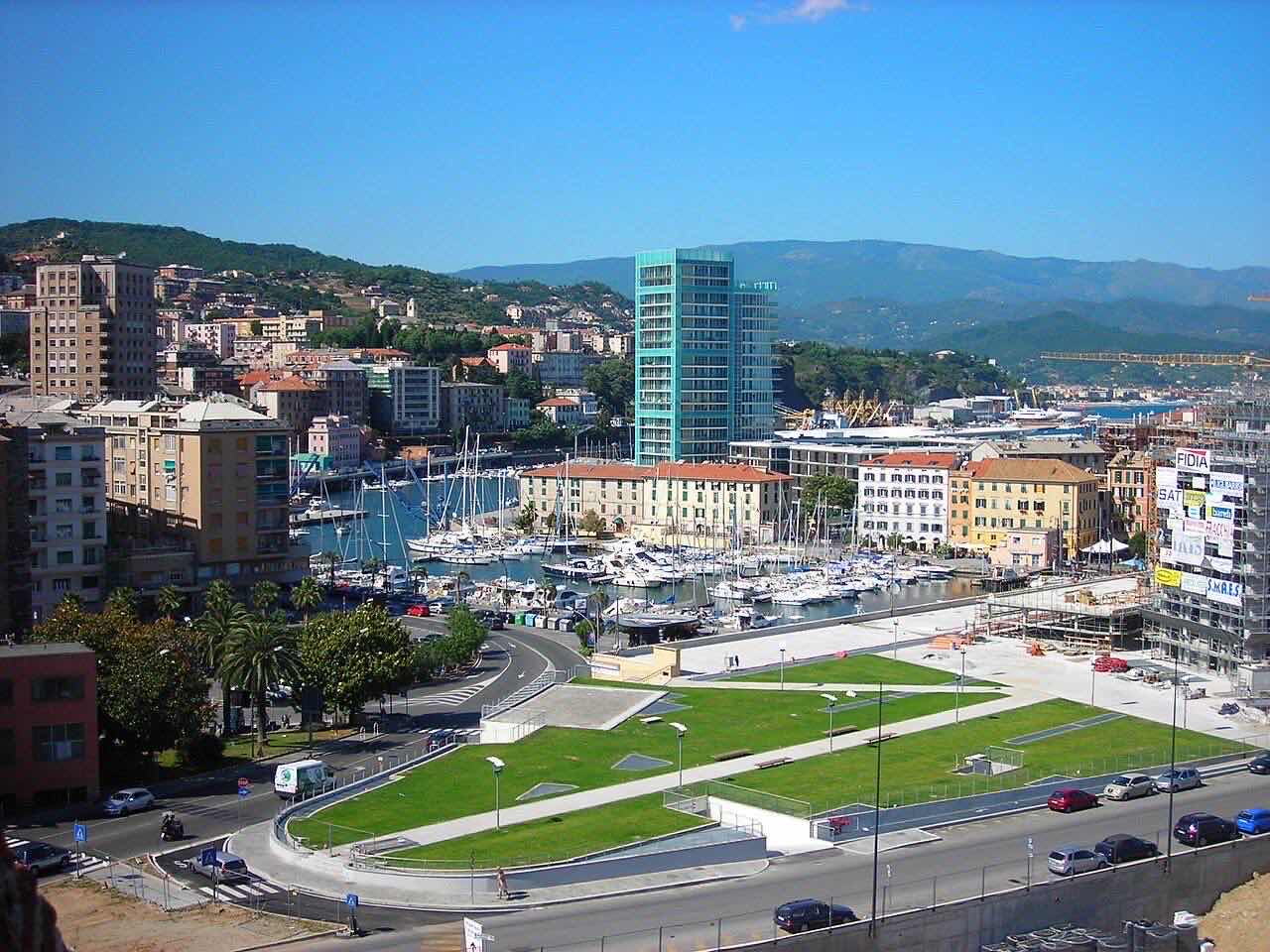 Porto de Savona, Itália